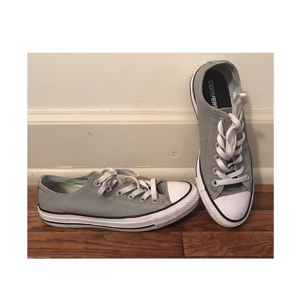 Gray two toned tongue converse